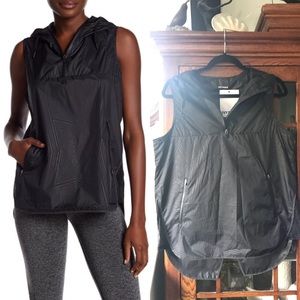 Ivy park reflective print hooded sleeveless jacket